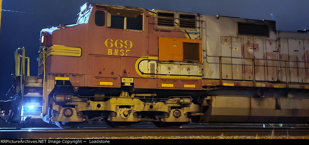 BNSF 669